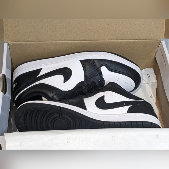 Nike Jordans 1 Low Dunk Black and White Women's Fits Like An Actual Size 6.5 - Picture 2 of 10